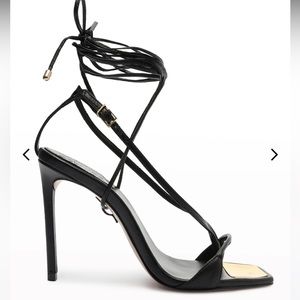 SCHUTZ Vikki Leather Sandal in size 8